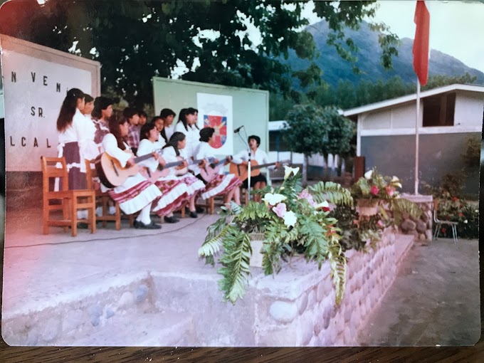 Canto y guitarra para recibir a un nuevo alcalde / Archivo de la Memoria Visual de San Fabián de Alico