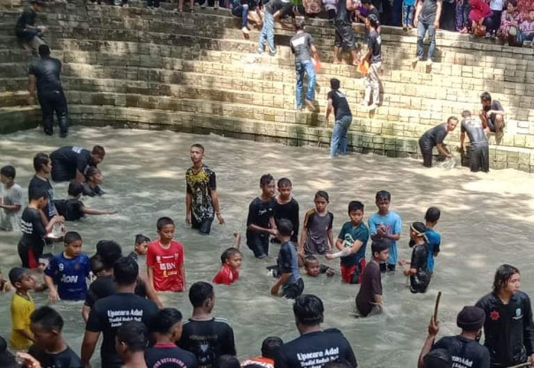 Tradisi Keduk Bejio Di Tawun Ngawi Jatim