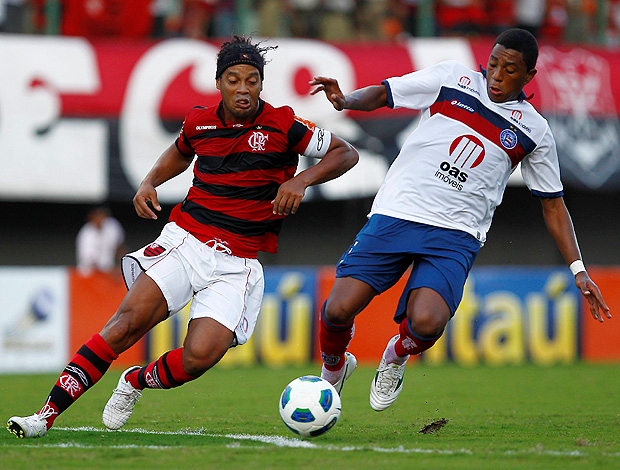 Em Pituaçu, Tricolor fica duas vezes na frente, Rubro-Negro vira, mas Jobson garante o primeiro ponto dos baianos no Campeonato Brasileiro