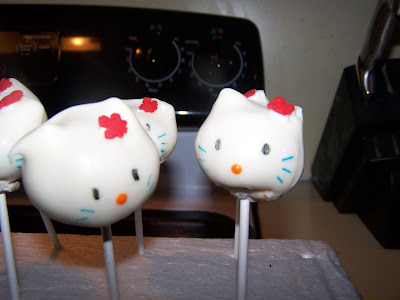 kitty cake pops for child