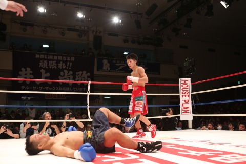 井上が会心のｋｏ勝利 デビュー２戦目 Boxing News ボクシングニュース