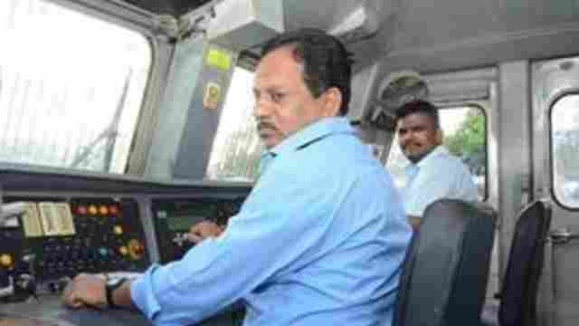 Do railway loco pilots receive a pension?