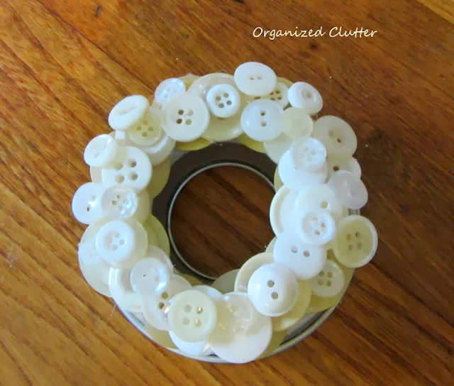 Jello Mold Ring Christmas Tree Ornament www.organizedclutterqueen.blogspot.com