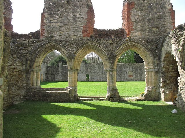 The romantic arches of Netley Abbey – just the setting for a Gothic romance...