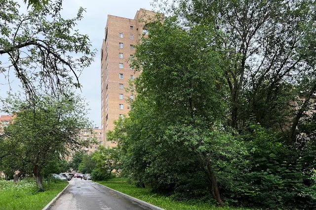 Королёв, Пионерская улица, улица Богомолова, дворы, жилой дом 1985 года постройки