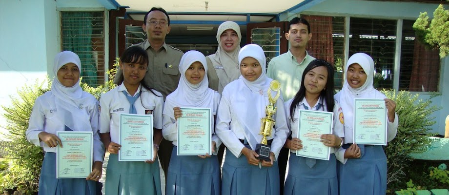 Juara UMUM English Speech Contest Tingkat Kabupaten Ponorogo di Era Excellent  28  Maret 2010