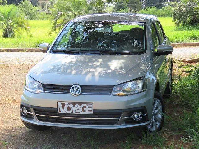 VW Voyage 1.6 I-Motion x Toyota Etios Sedã Automático