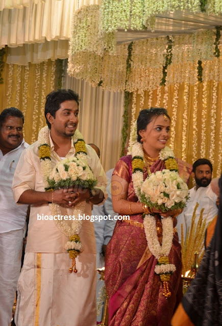 vineeth sreenivasan marriage ,wedding photos