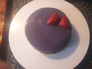 Tarta mousse cheesecake con glaseado espejo para san valentin