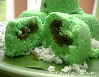 kue putu mayang masakan indonesia