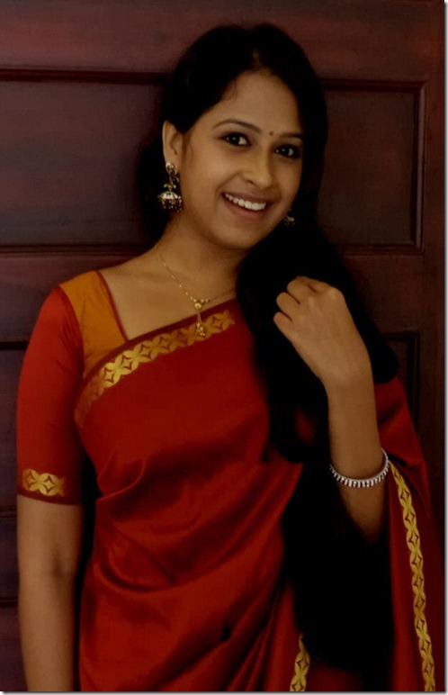 sadhika_venugopal_in_saree_cute_latest_photo