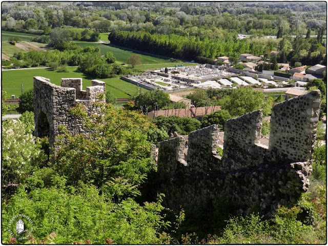 ROCHEMAURE (07) - Château-fort et village fortifié