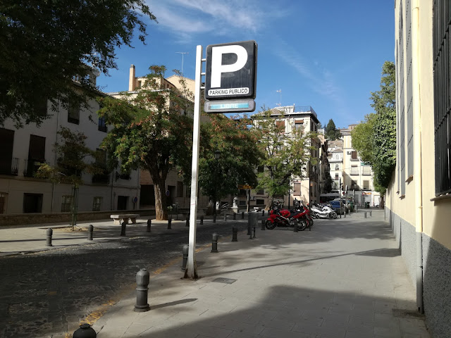 Plaza de los campos (Trex). Parkingi w Granadzie