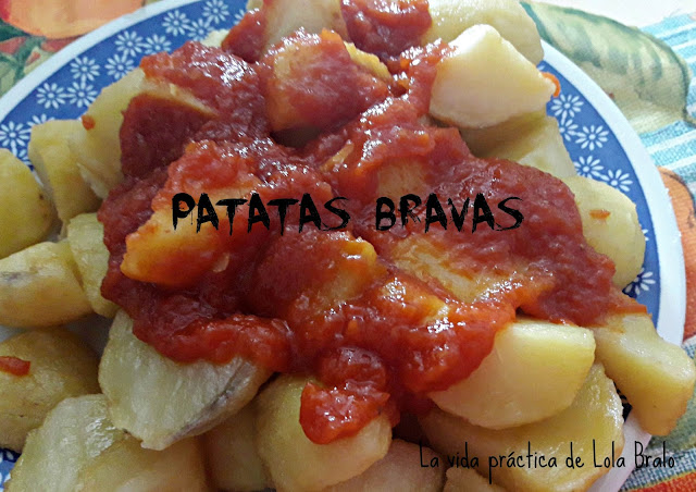 Patatas con salsa brava