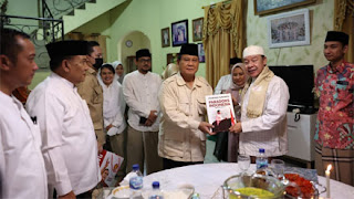 Prabowo Subianto berkunjung ke Pondok Pesantren Buntet