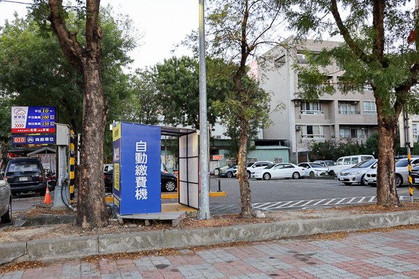 台中大里蒜香藤隧道，中新社區綠色隧道欣賞粉紫色蒜香藤，大元國小旁