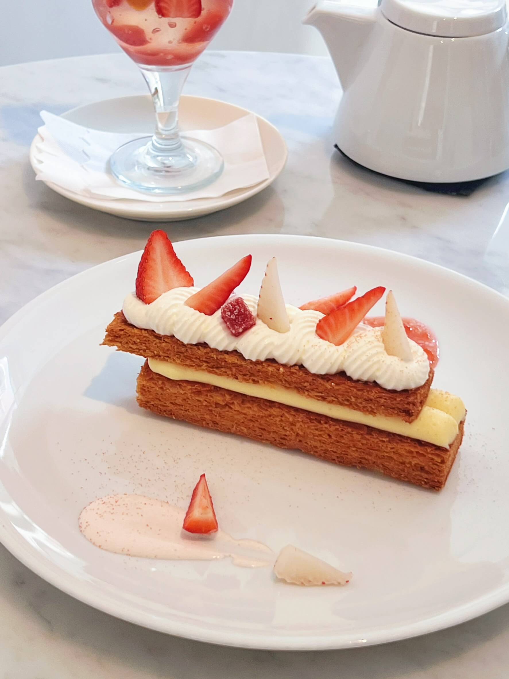 台南甜點咖啡廳推薦【移動的鍋子Mi Cazuela】季節限定法式聖代和雙重草莓千層
