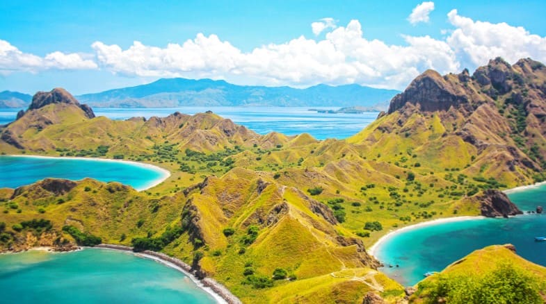 Pulau Flores Suguhkan 7 Tempat Wisata yang Menakjubkan