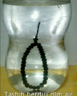 tasbih berdiri dalam air