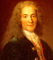 Voltaire, foi um escritor, ensaísta, deísta e filósofo iluminista francês