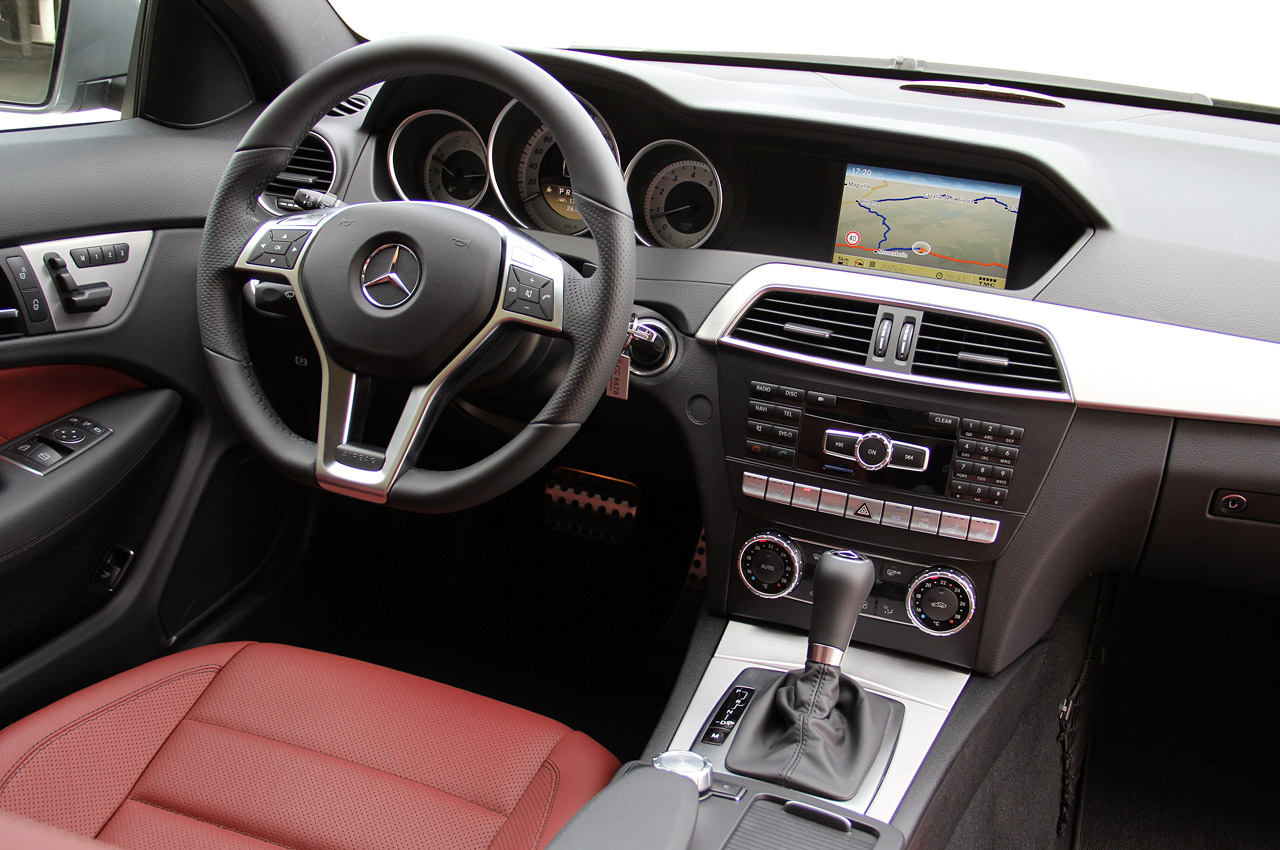 https://blogger.googleusercontent.com/img/b/R29vZ2xl/AVvXsEi_PAtYOGnTU-uJrlfXuOqqeyW61dAfV8sYzr_0LDJIfep6wdQDAXcfZKaTd6o6VaOuy34aplvialY4oahuOiOgQIlZlHhWzdbWZwOW7D6x3ug8LctOMC5kZff62LALwIMYzGWbn8mA124/s1600/2012+Mercedes-Benz+C-Class+Coupe+Cockpit+01.jpg