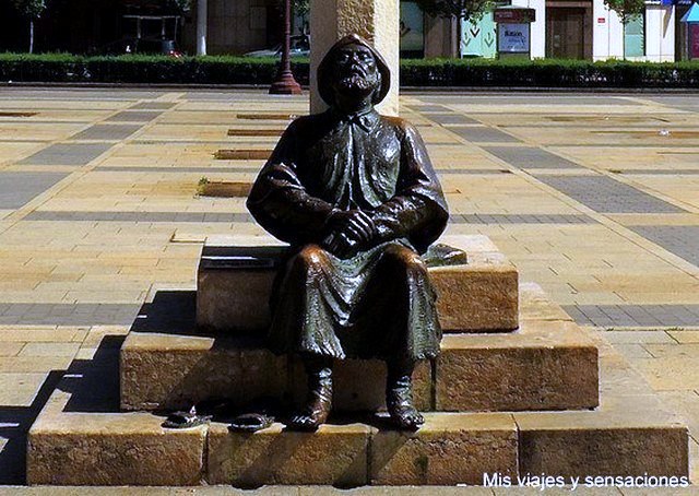 Estatua del peregrino en León