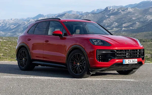 Novo Porsche Cayenne GTS 2024 V8 biturbo com 500 cv