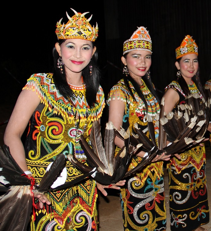 Inilah 16+ Baju Adat Dayak