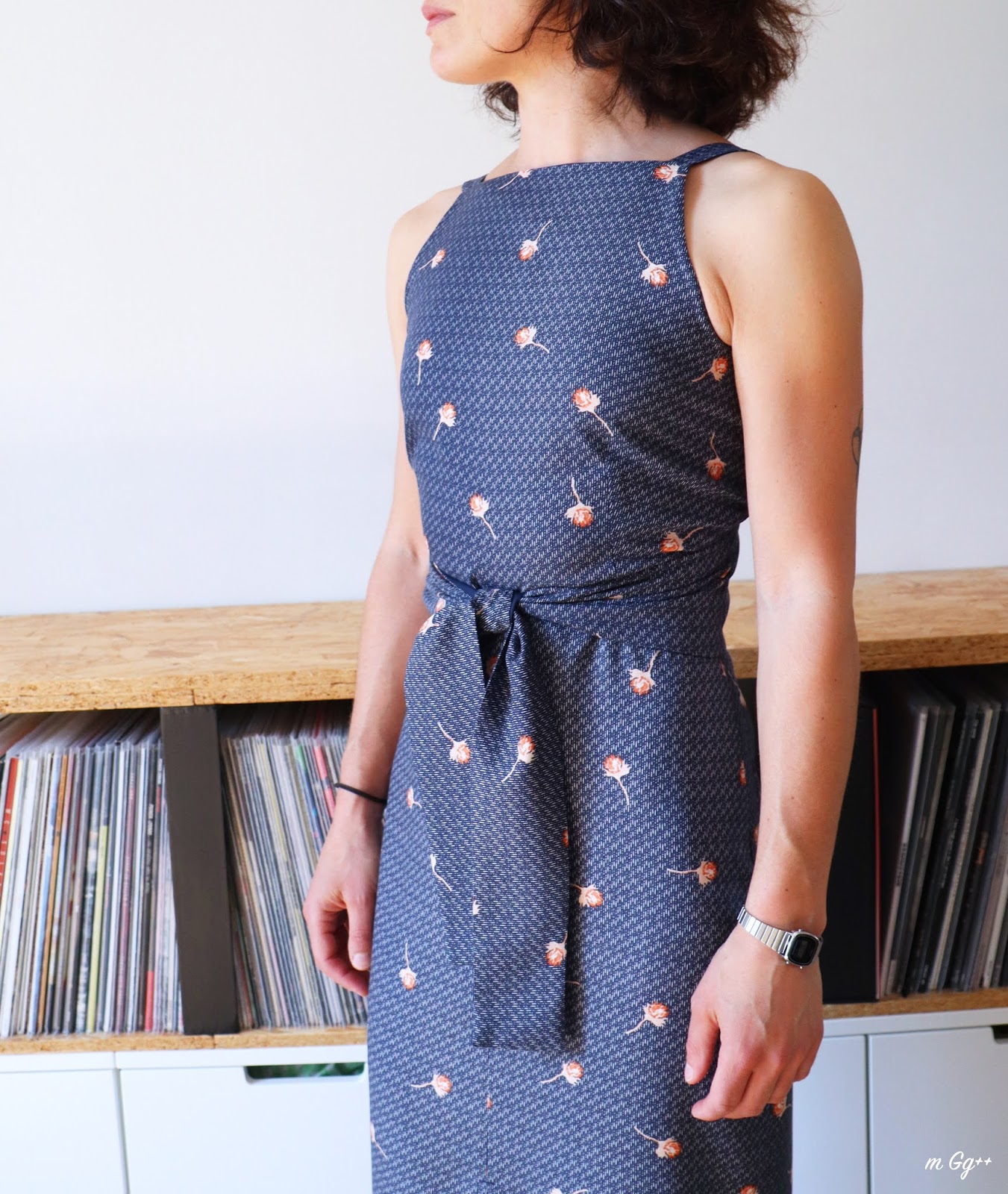 Une "Axis Dress" pour Lo... (Patron de chez Papercutpatterns) par m Gg++