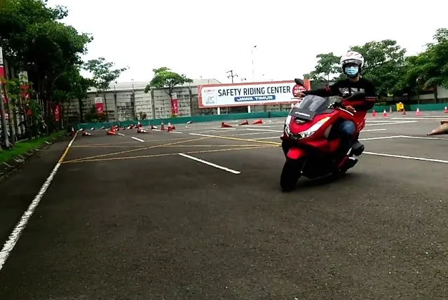 kelebihan kekurangan honda pcx 160