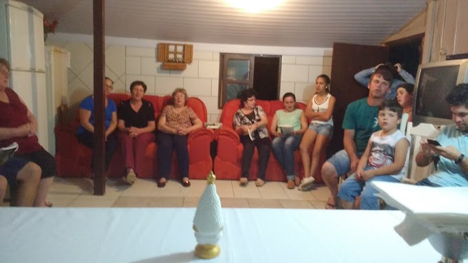 GRUPO DE FAMÍLIAS BEATA ALBERTINA CELEBRA A SANTA MISSA