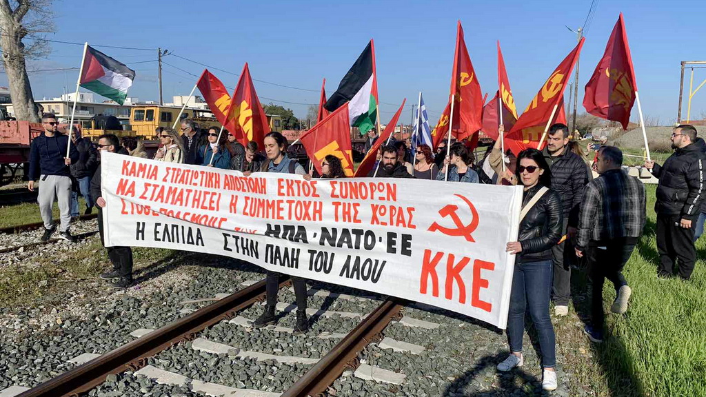Αλεξανδρούπολη: ΚΚΕ και ΚΝΕ έστησαν μπλόκο σε τρένο με αμερικανικά άρματα μάχης και το ανάγκασαν να γυρίσει πίσω