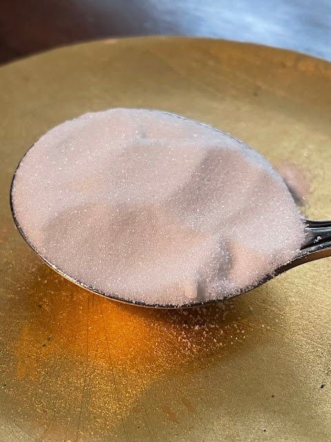 The Role of Sugar in Cookie Baking, CASTER sugar characteristics, what is caster sugar, different kinds of sugar, which sugar is best for baking cookies, baking tips, the science behind making cookies,