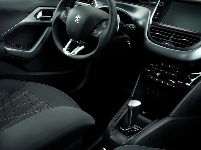 Peugeot 208 Griffe Automático - interior