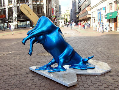 Strange and Amusing Statues From Around the Globe Seen On www.coolpicturegallery.us