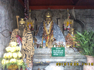Gaurav Gupta on tour with local ChiangMai tour guide to Doi Suthep temple on 09 nov 2013
