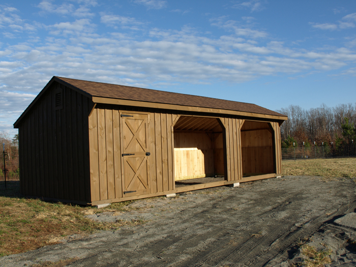 Nice Oak framed, Amish built, Board and Batten Run in Shed.