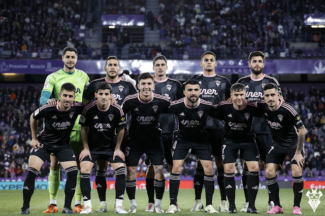 📸ALBACETE BALOMPIÉ 📆12 febrero 2024 ⬆️Bernabé, Álvaro Rodríguez, Lander Olaetxea, Kaiky, Antonio Cristián. ⬇️Manu Fuster, Riki Rodríguez, Dani Escriche, Agus Medina, Juanma García, Julio Aonso. REAL VALLADOLID C. F. 0 🆚 ALBACETE BALOMPIÉ 0 Lunes 12/02/2024, 20:30 horas. Campeonato de Liga de 2ª División, jornada 26. Valladolid, estadio Municipal José Zorrilla: 17.414 espectadores. GOLES: ⚽No hubo.