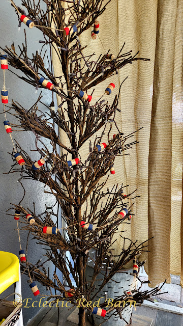 Cork patriotic Tree Garland. Share NOW. #garland #eclecticredbarn #corks #patriotic #decor