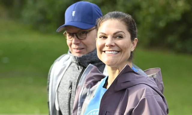 Princess Victoria is wearing a purple jacket by Houdini and Houdini green and black pants. Haglöfs L.I.M Proof jacket