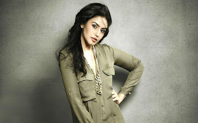 Bollywood Actress Huma Qureshi Beautiful Hot HD Photos