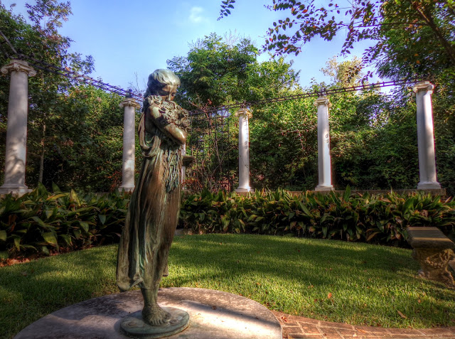 Glenwood cemetery Downtown Houston - Bronze girl - NW