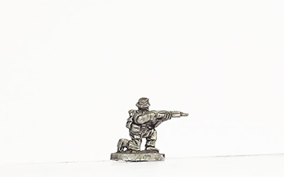 KBR3   Tropical kit, kneeling, firing rifle