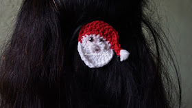 free crochet Santaclaus pattern, free crochet hairclip pattern, free crochet Xmas inspired headwear pattern