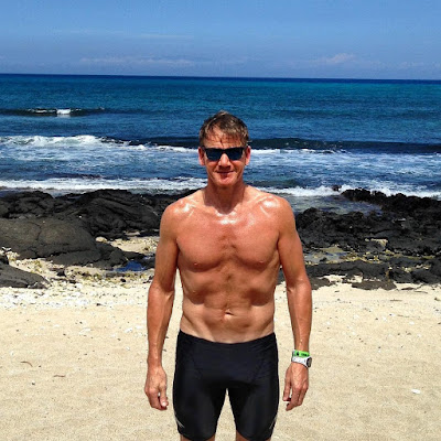 Gordonramsay shows off his six pack abs