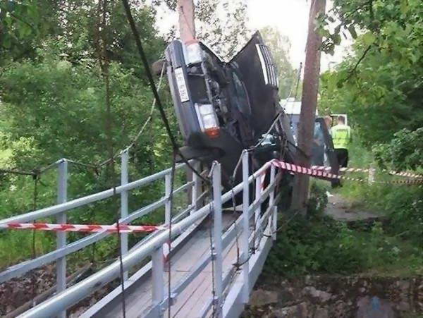 Foto Kecelakaan Mobil yang Unik dan Lucu