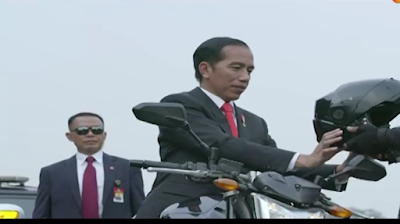 Aksi Jokowi Naik Moge