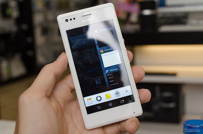 Hand on Sony Xperia M detailed review compact, granular configuration with NFC, price $ 270