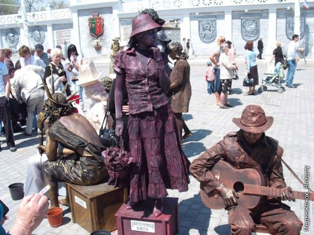 Living Statues