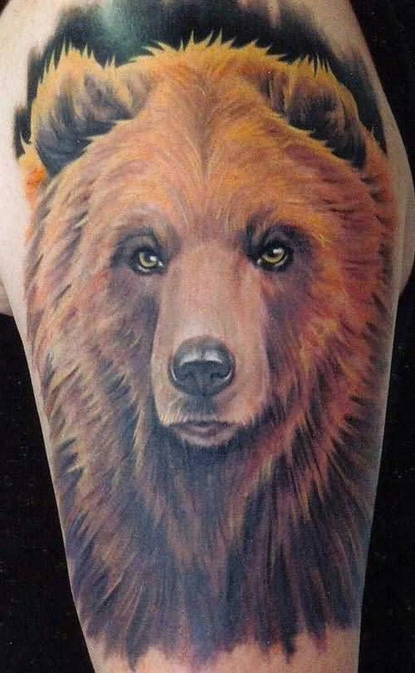  vemos el tatuaje de un animal 